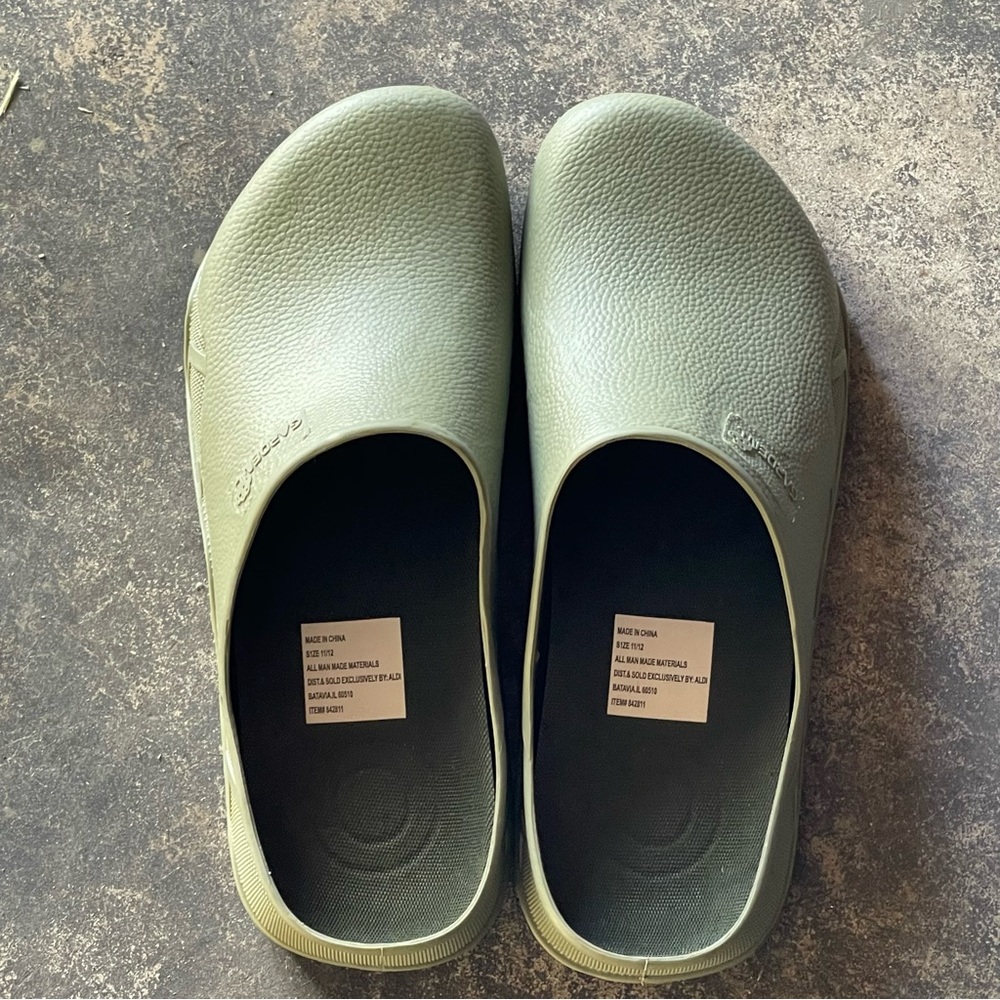 Casual Slip-On Men's Sandals - Olive Green